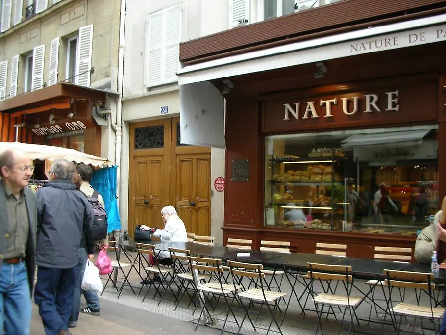Levis Charming Place Paris